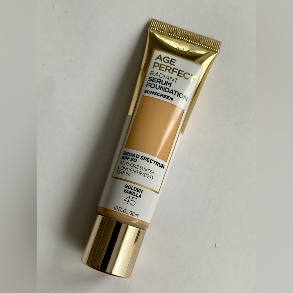 L’Oréal Age Perfect Radiant Serum Foundation Color - 45 (Golden Vanilla) 30ml - Picture 6 of 8